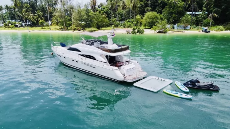 Yacht 65ft 8 hour