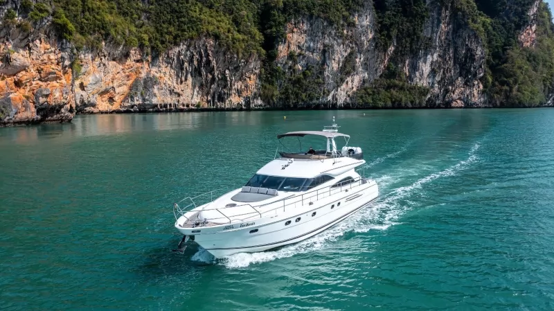 Yacht 65ft 8 hour