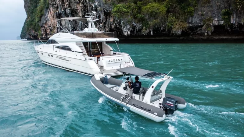 Yacht 65ft 8 hour