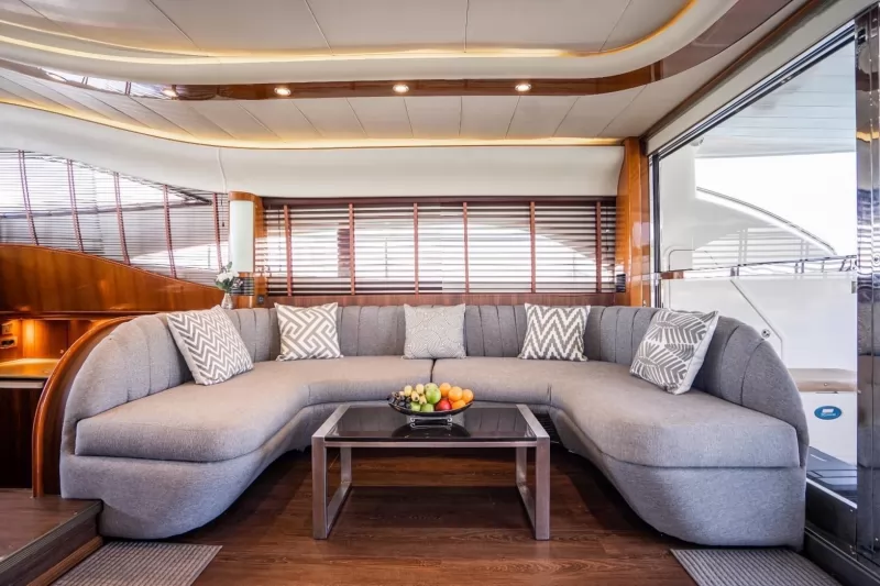 Yacht 65ft 8 hour