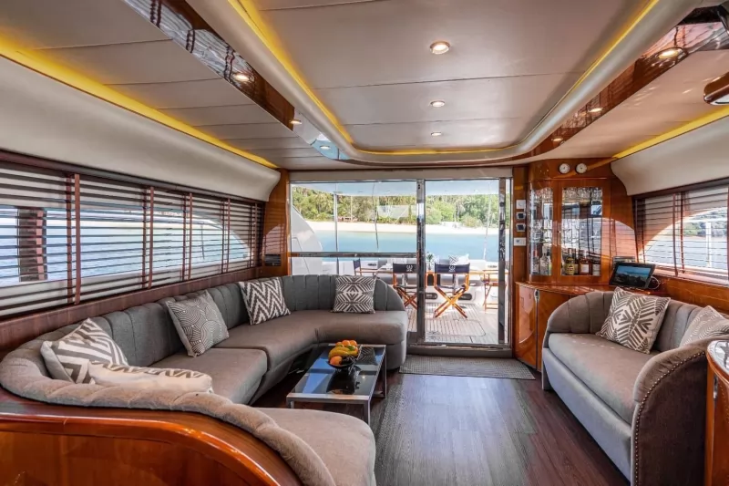Yacht 65ft 8 hour