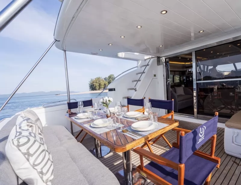 Yacht 65ft 8 hour