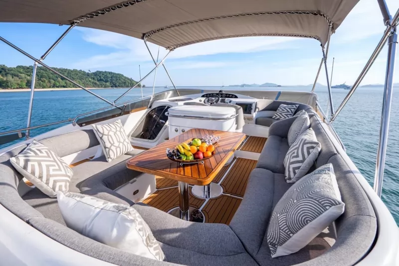 Yacht 65ft 8 hour
