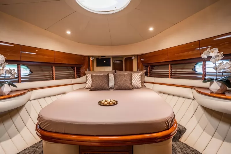Yacht 65ft 8 hour