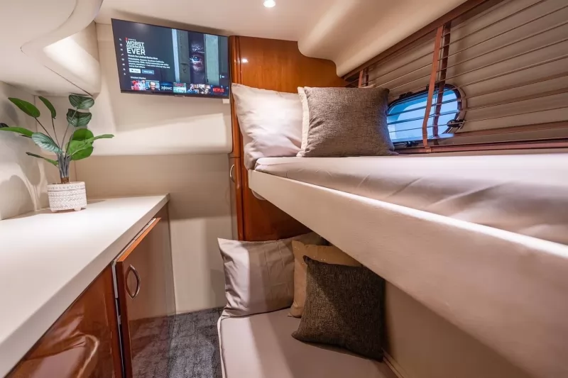 Yacht 65ft 8 hour