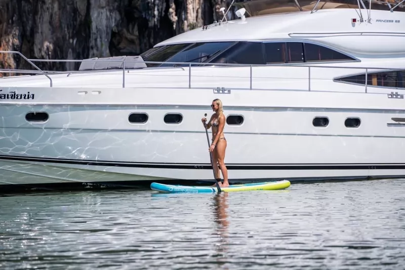 Yacht 65ft 8 hour