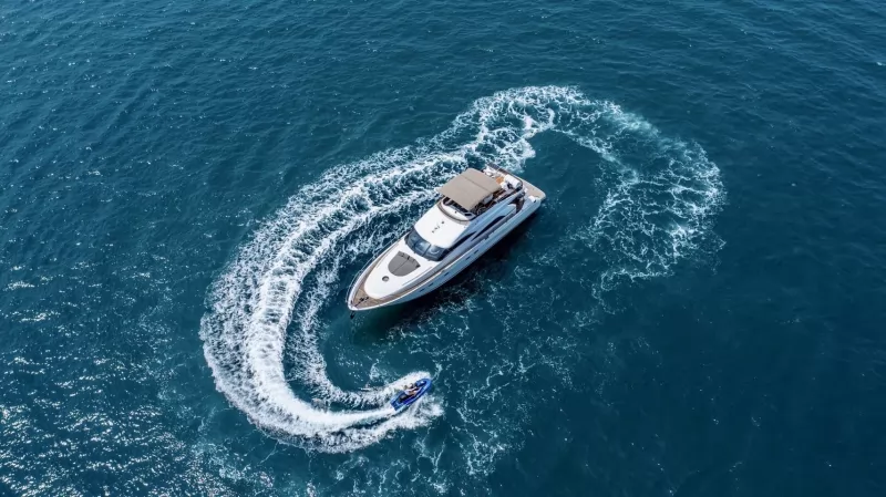 Yacht 65ft 8 hour