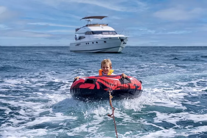 Yacht 65ft 8 hour