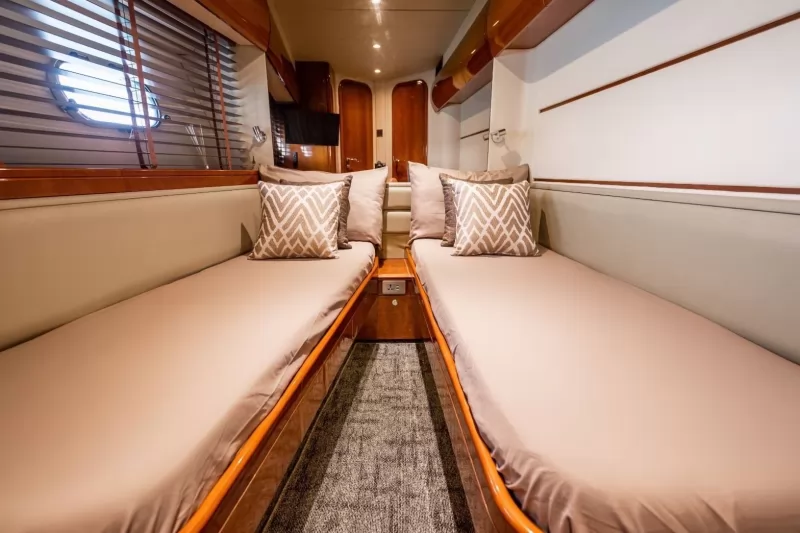 Yacht 65ft 8 hour